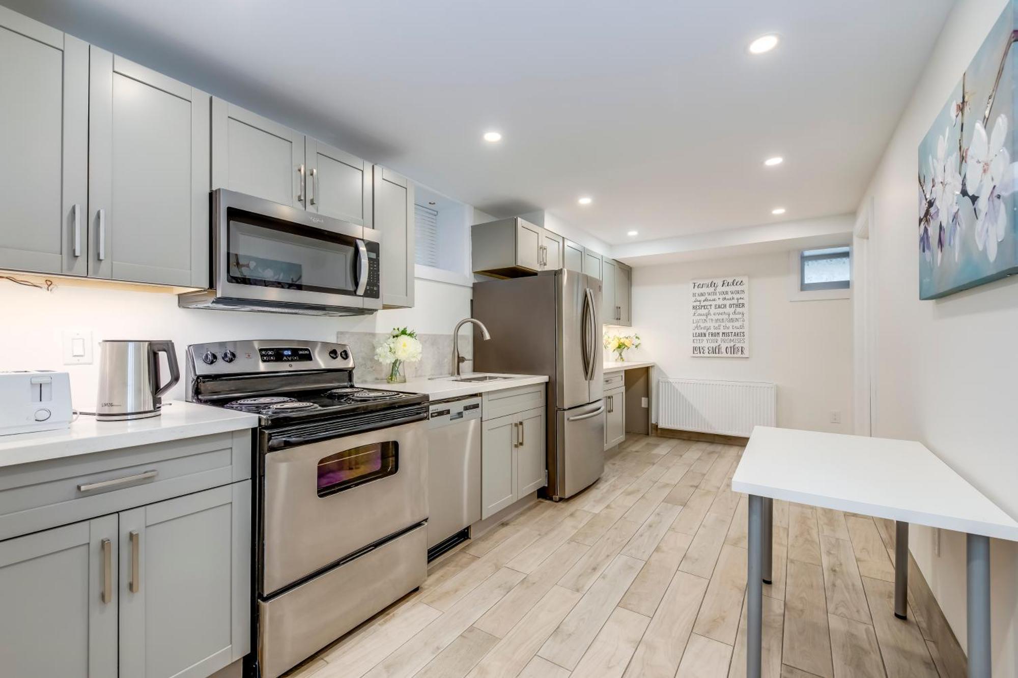 Midtown 2 Bedroom Basement Apartment Toronto Luaran gambar