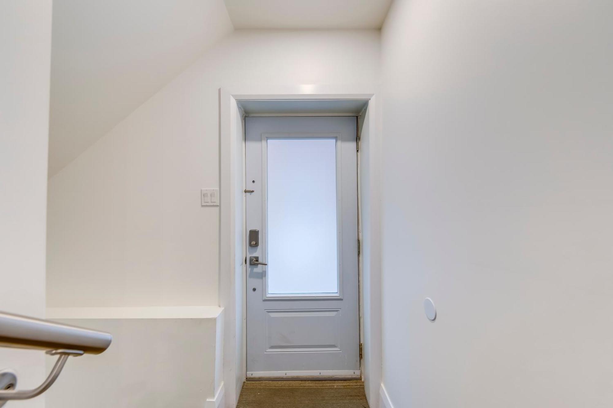 Midtown 2 Bedroom Basement Apartment Toronto Luaran gambar