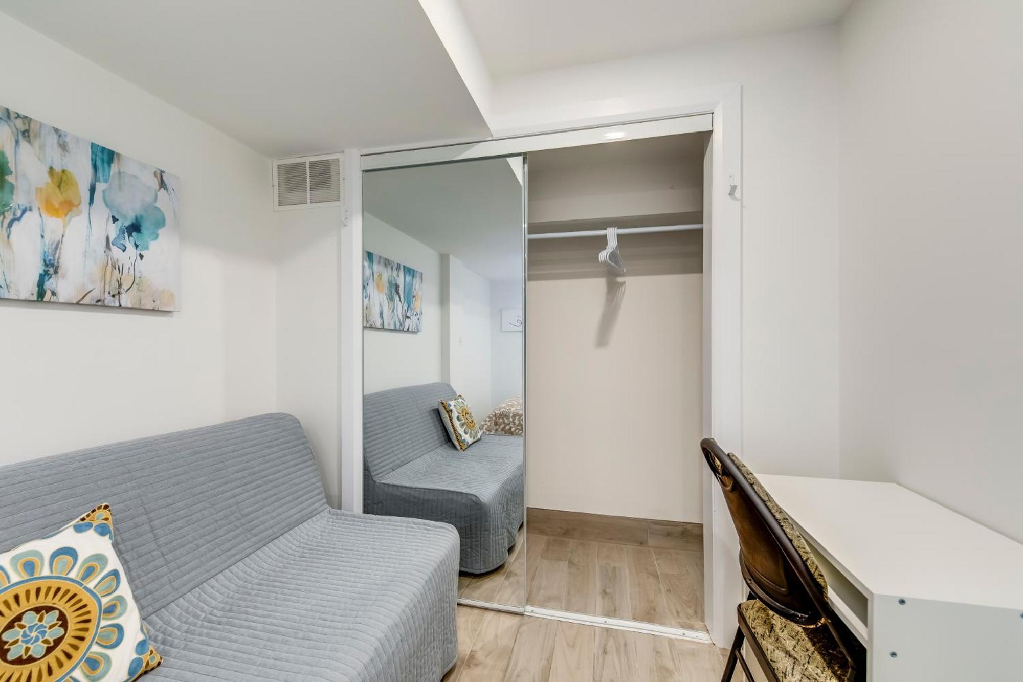 Midtown 2 Bedroom Basement Apartment Toronto Luaran gambar