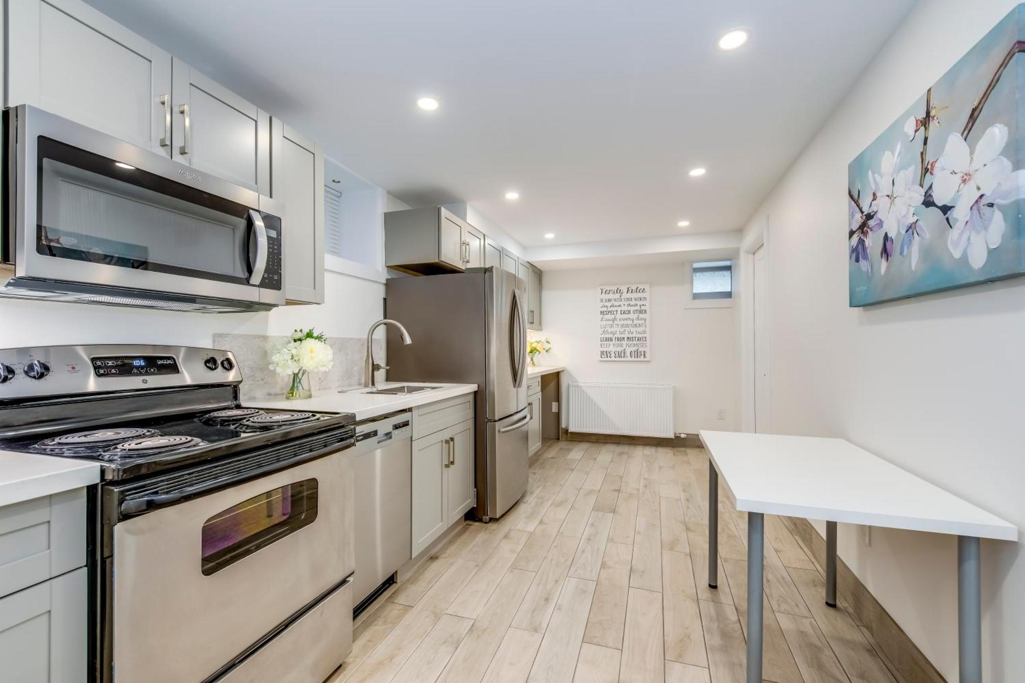 Midtown 2 Bedroom Basement Apartment Toronto Luaran gambar